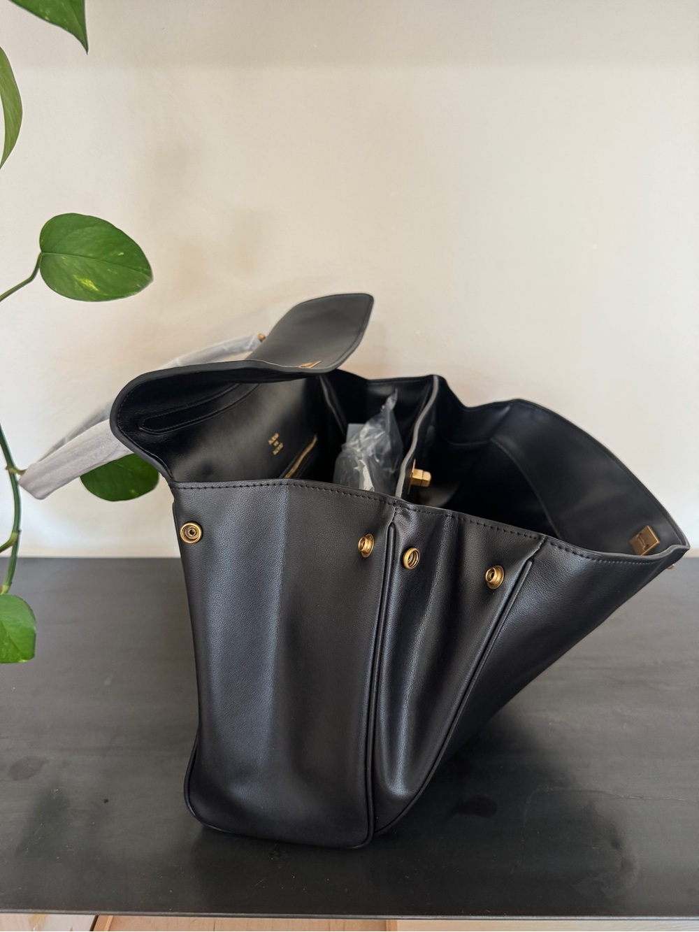 Leather Handbag — Rodeo-Style Silhouette - Picture 6 of 11